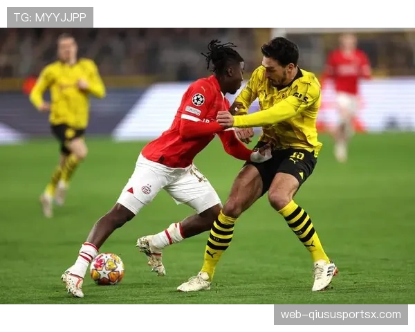 拉莫斯与胡梅尔斯在高位压迫体系中的防守职责分化解析