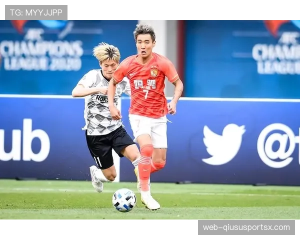 伊涅斯塔回撤接应如何破解高位防线：关键战中的进攻主导机制